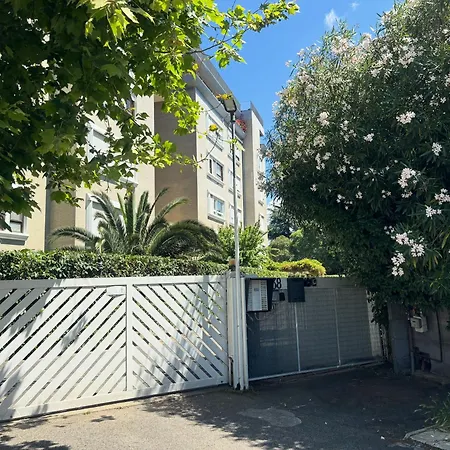 Aurelia House Garden