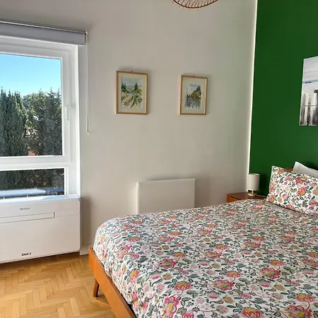 Aurelia House Garden Apartman *